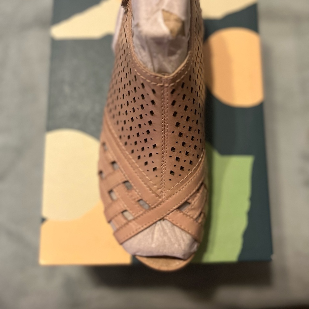 Earth Brand Sandals